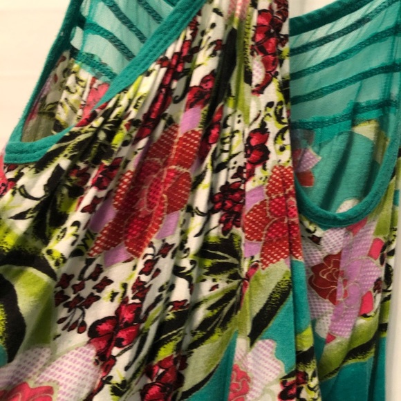 Thin strapped razor back tank - Picture 5 of 5